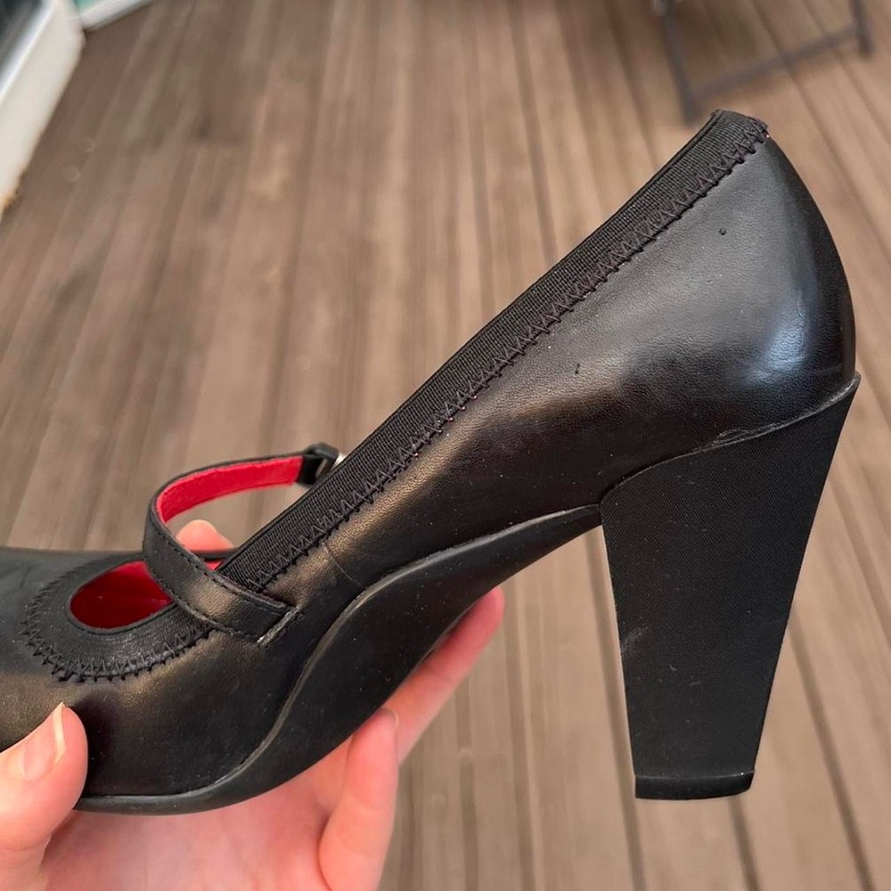 Kenneth Cole Reaction Black Leather Mary Jane Heels with Red Inside - Picture 8 of 8